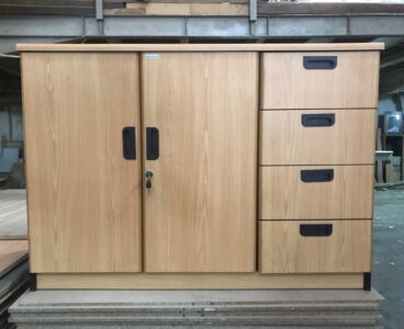 Credensa Pintu Panel + Laci 4 Susun Aura Bandung type ACRD 75