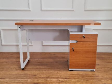 Meja Kantor Grace type MT 567 + PAKAI KUNCI