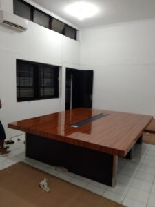 custom meja meeting